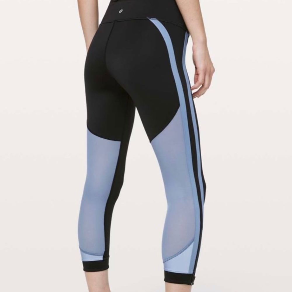 Lululemon Zip the Line Crop 23” Black Utility Blue 6
